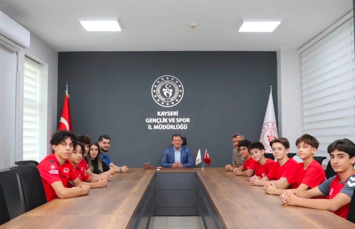 Kayserili Milli Cimnastikçilerden İl Müdürü Kabakcı'ya Ziyaret