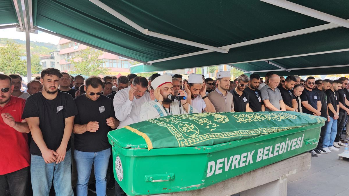 Kazada Hayatını Kaybeden Kameraman Deniz Küçükler Son Yolculuğuna Uğurlandı