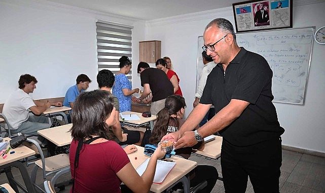 Kemer'de eğitime tatlı dokunuş