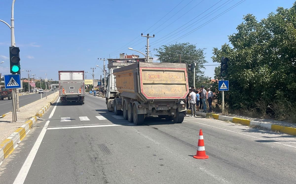 Keşan'da Hafriyat Kamyonunun Çarptığı Yaşlı Adam Hayatını Kaybetti