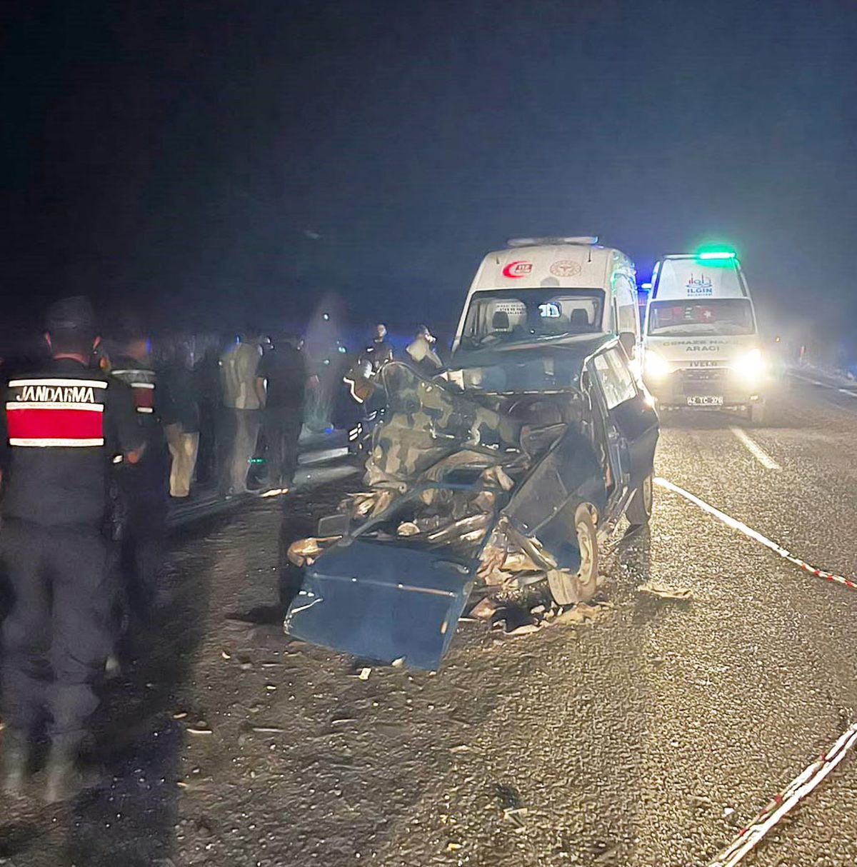 Konya'da Otomobil Traktöre Çarptı: Aynı Aileden İki Kişi Hayatını Kaybetti