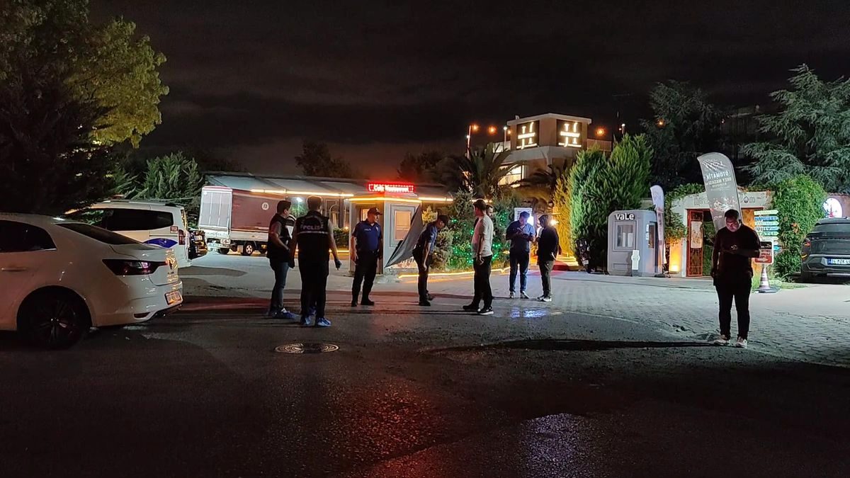 Küçükçekmece'de kafeye silahlı saldırı: 2 yaralı