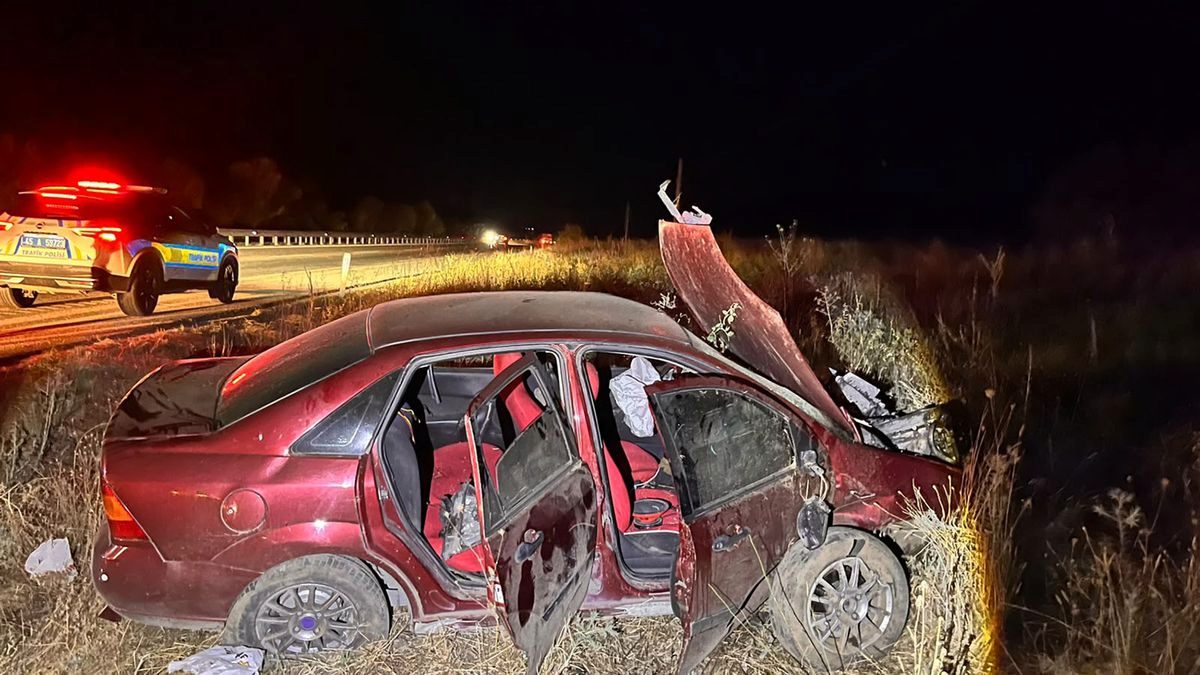 Kula'da Otomobil Şarampole Devrildi: 2'si Ağır 3 Yaralı