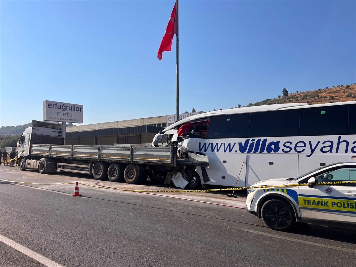 Milas'ta Otobüs-Tır Kazasında Ölü Sayısı 4'e Yükseldi