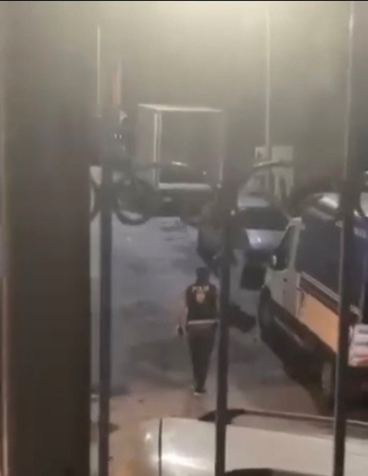 Parkta bıçaklı kız krizi: Polis ikna etti