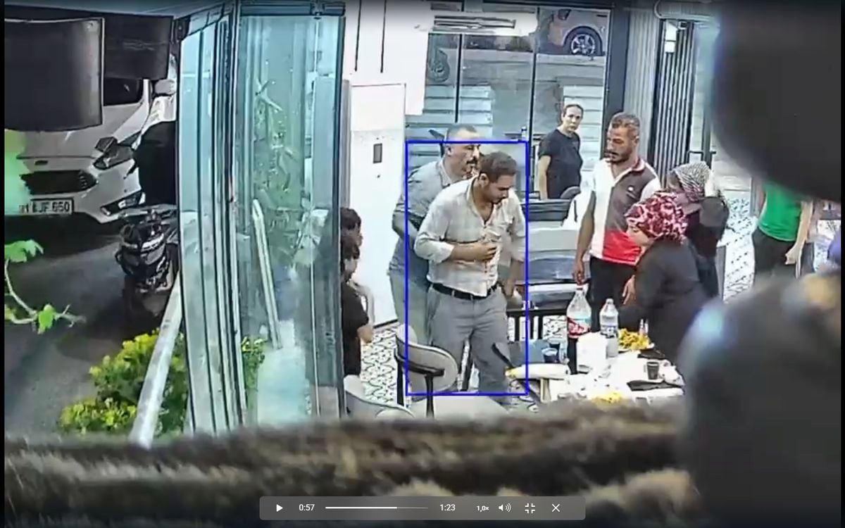 Reyhanlı'da Döner Yerken Boğulan Müşteriyi İşletmeci Heimlich Manevrasıyla Kurtardı