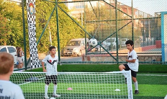Sahalar yenilendi: Çeşme'nin mahallelerinde spor şenliği başladı