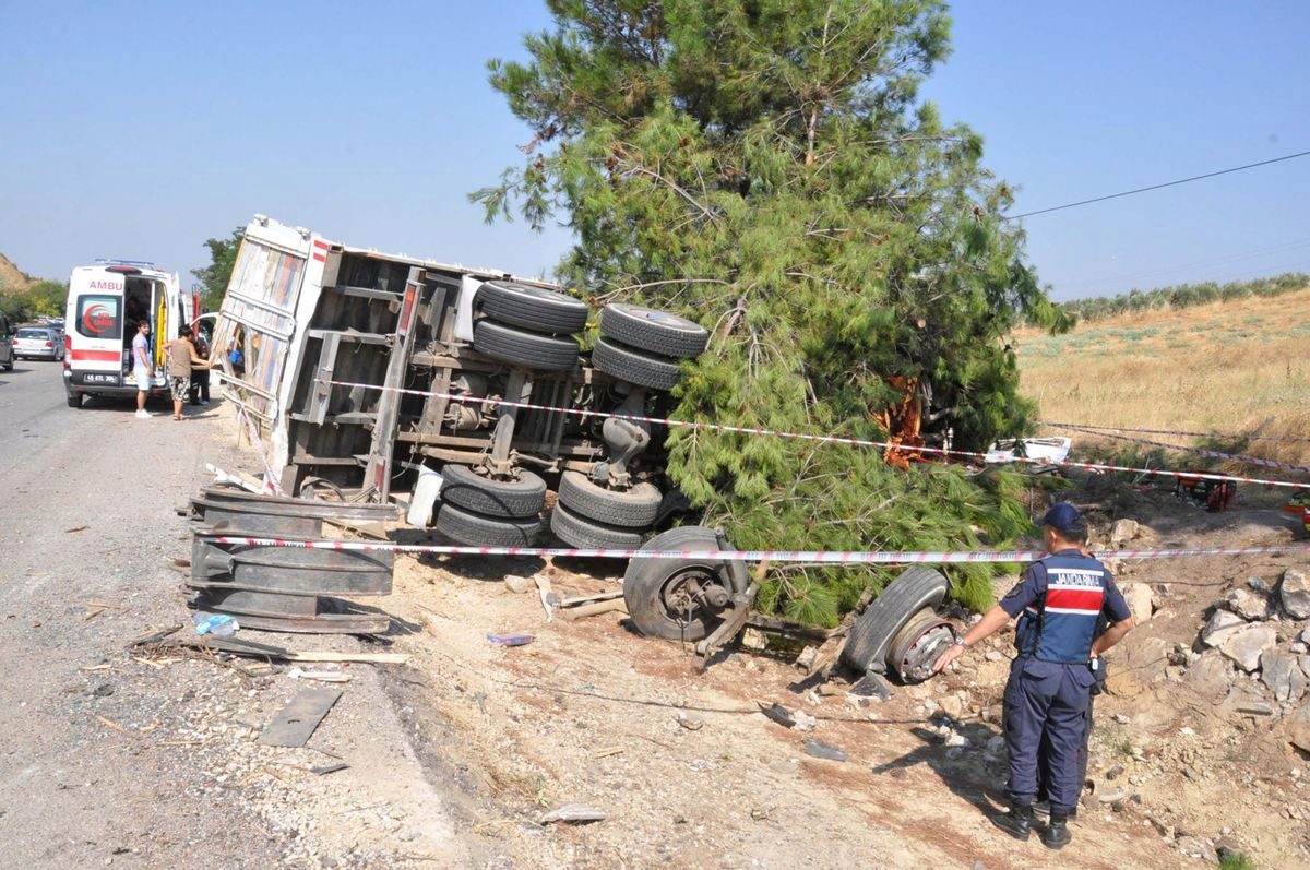 Salihli'de Feci Kaza: 1 Ölü, 7 Yaralı