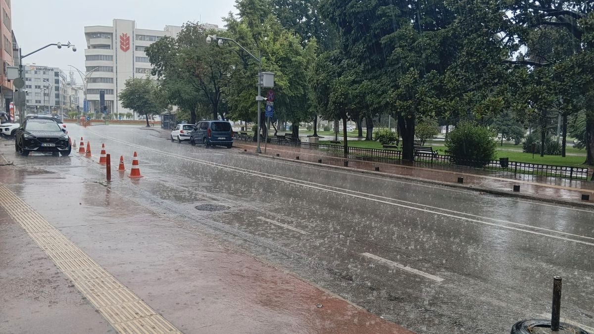 Samsun'da Kuvvetli Sağanak Hayatı Olumsuz Etkiledi