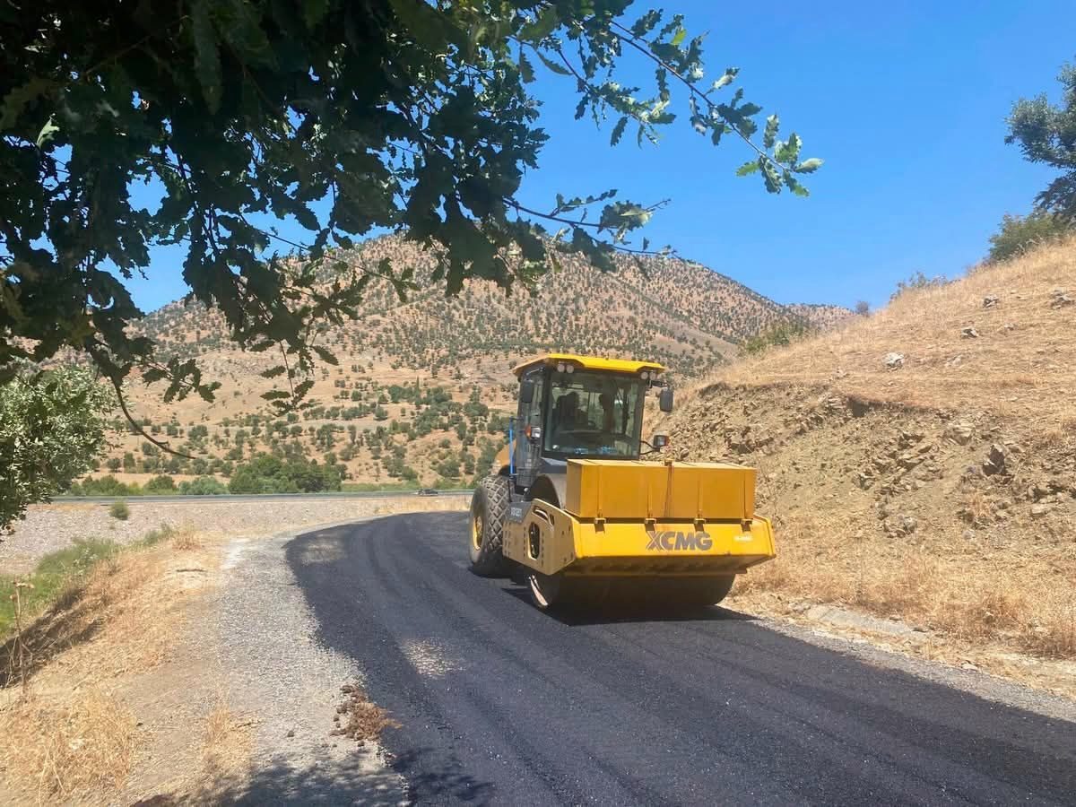 Sason'da köy yollarında bakım çalışmaları sürüyor