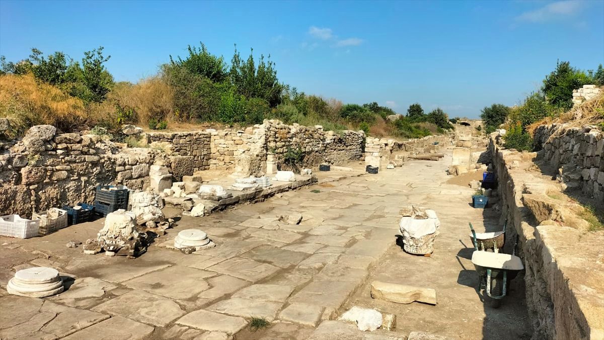 Side'de Herakles Kapısı Gün Yüzüne Çıkarıldı