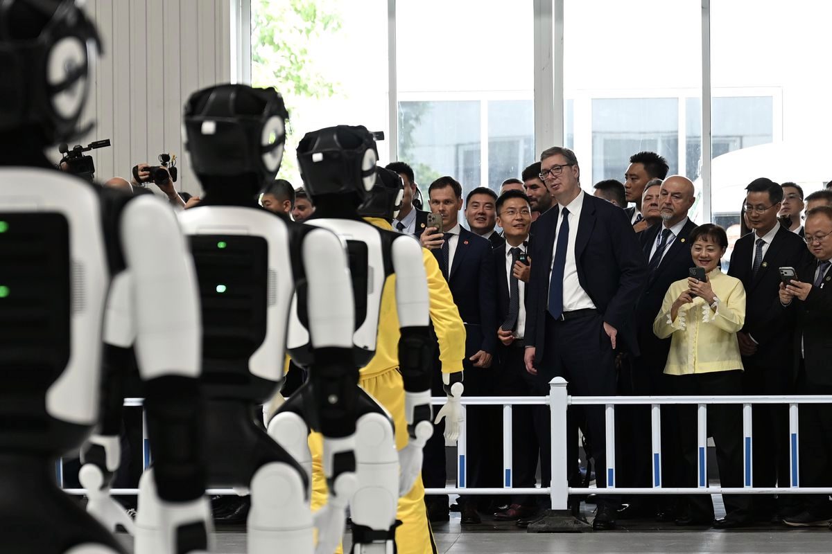 Sırbistan'da Çin Ortaklı İnsansı Robot Seri Üretimi Başladı