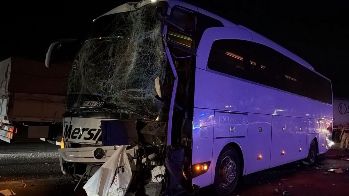 Siverek'te otobüs kazası: 13 yaralı