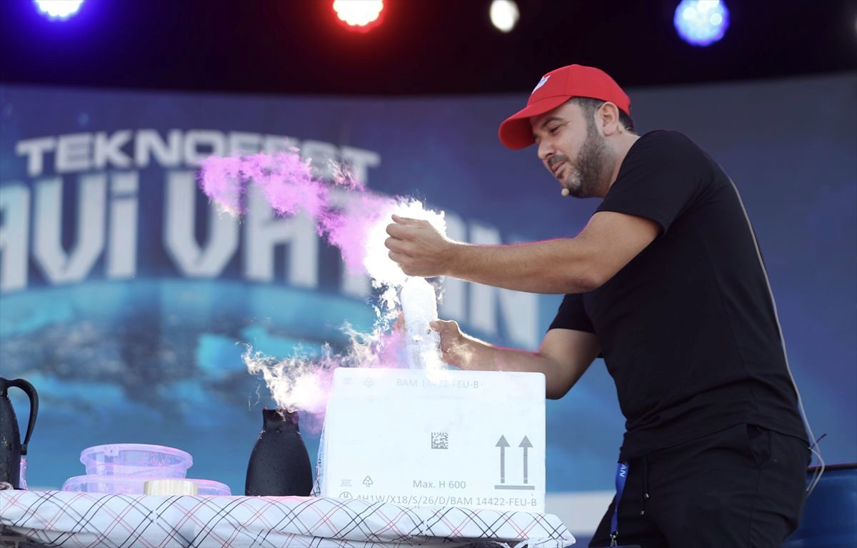 TEKNOFEST Mavi Vatan'da Çocuklar Bilimle Buluşuyor
