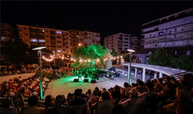 Zeytin ağacının altında "Gece Makamı" ezgileri