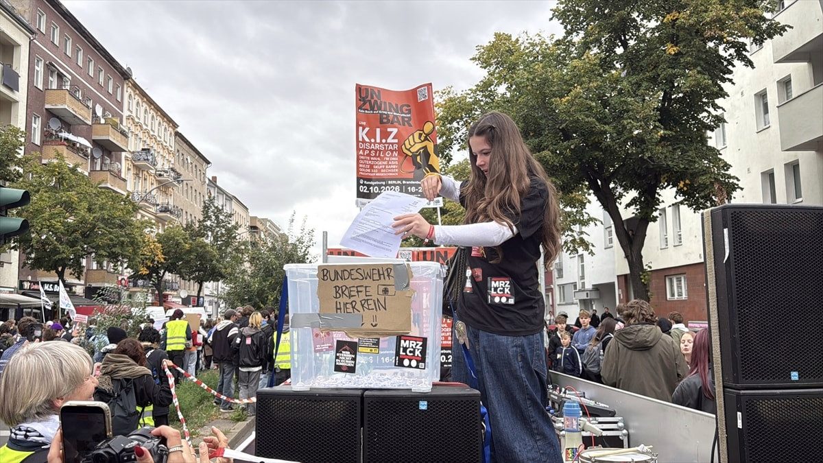 Almanya'da zorunlu askerlik protestosu