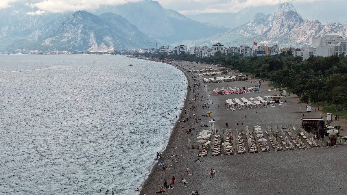 Antalya'da deniz suyu havadan sıcak