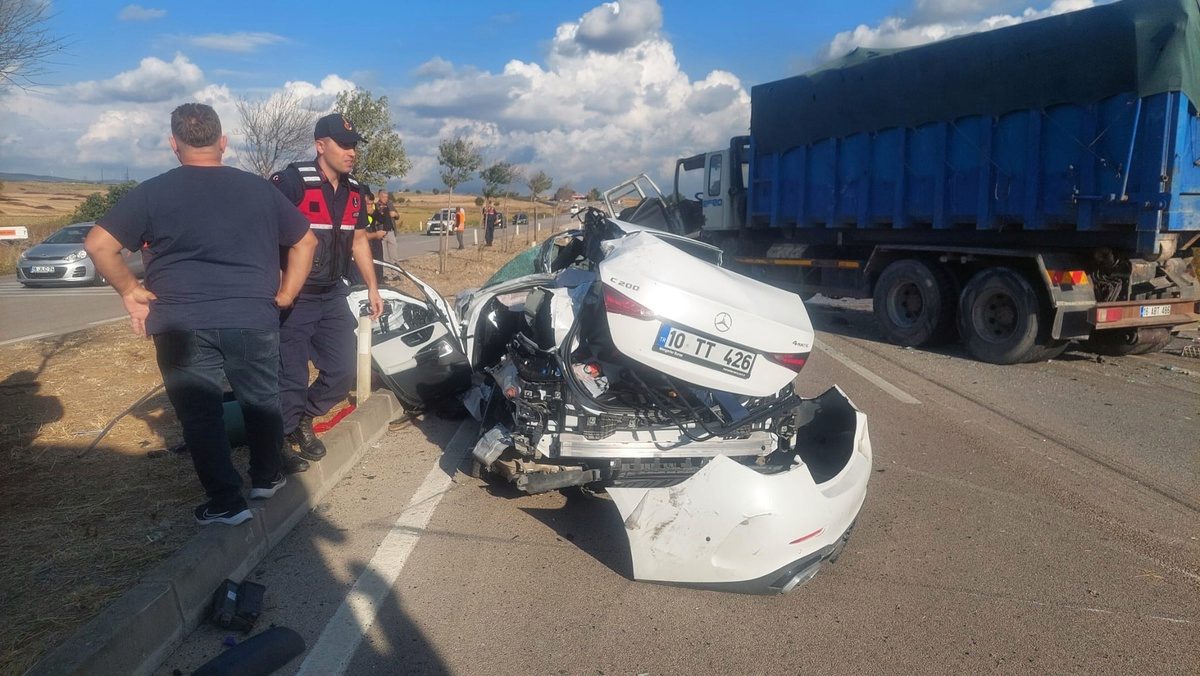 Bandırma'da kazada hamile sürücü ve kızı öldü, bebeği de kurtarılamadı