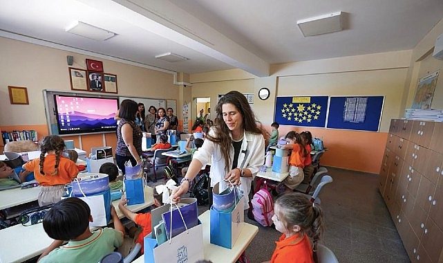 Çeşme Belediyesinden minik öğrencilere "Okula Hoş Geldin" desteği