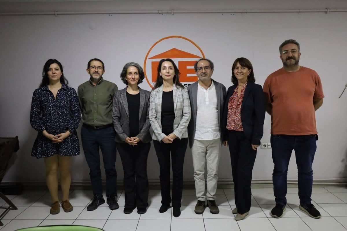 DEM Parti heyeti Halkevleri’nde Barış ve Demokratik Toplum Süreci’ni görüştü