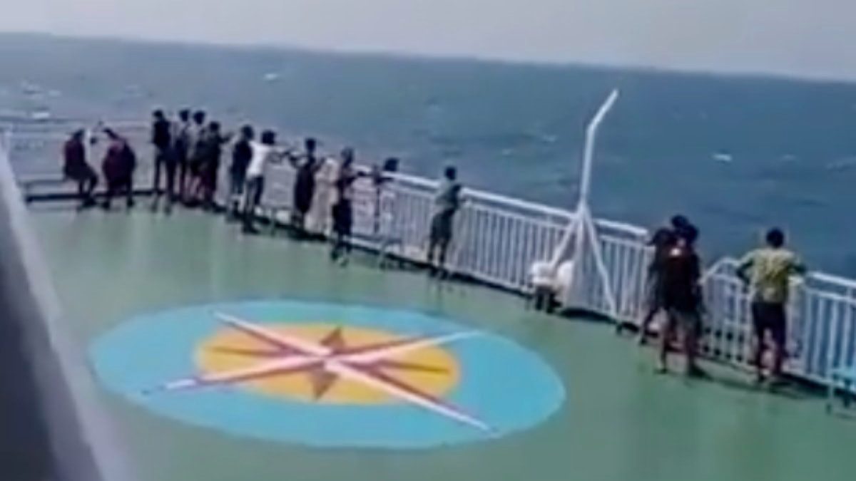 Endonezya’da 243 kişiyi taşıyan gemi ile irtibat kesildi