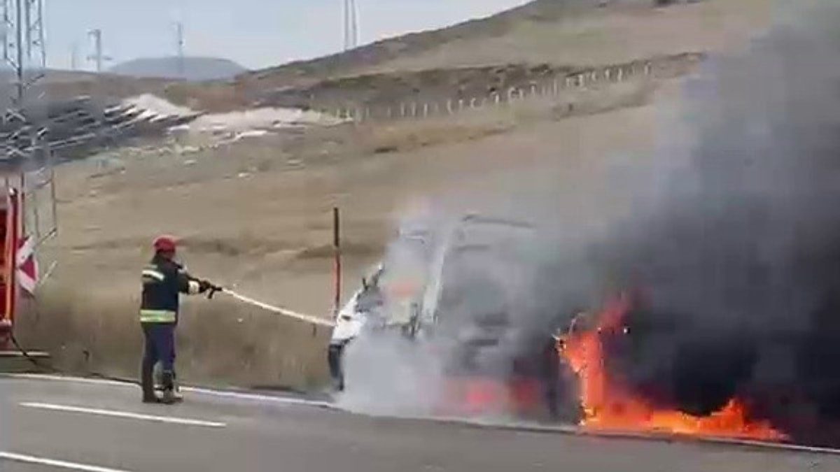 Erzurum'da seyir halindeki çekicide yangın