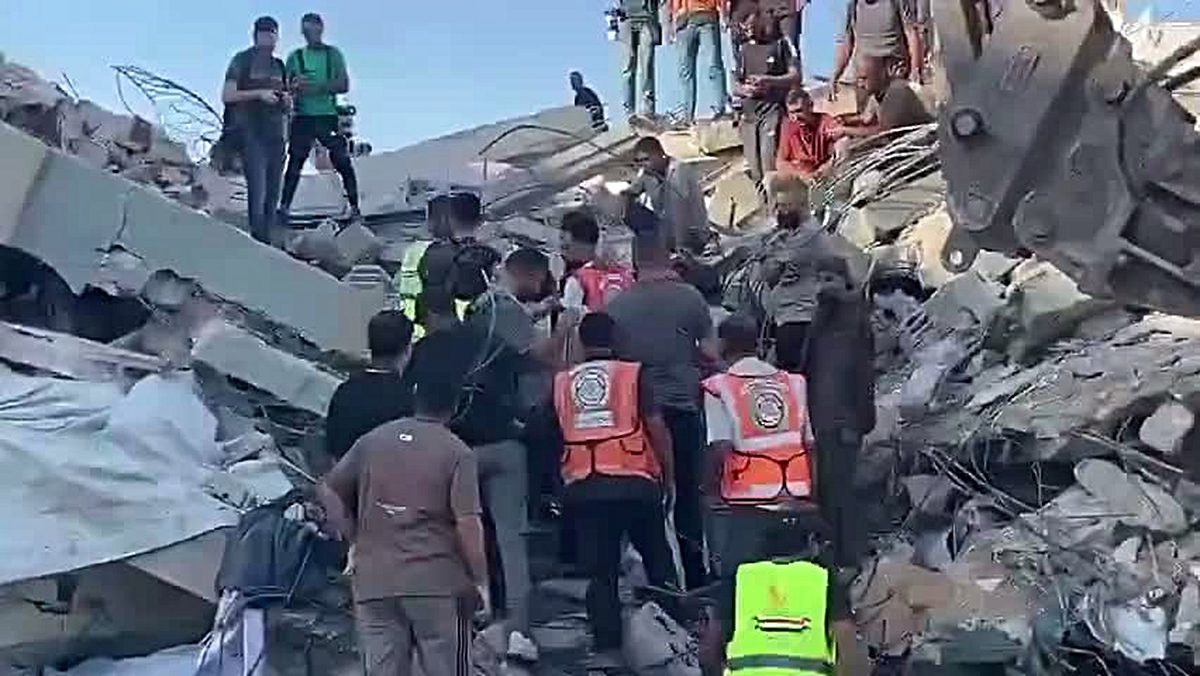 Gazze’de İsrail saldırılarında hasar gören bina çöktü: En az 20 kişi hayatını kaybetti