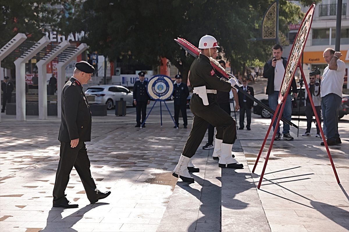 Kapaklı'da 19 Eylül Gaziler Günü töreninde çelenkler Atatürk Anıtı'na sunuldu