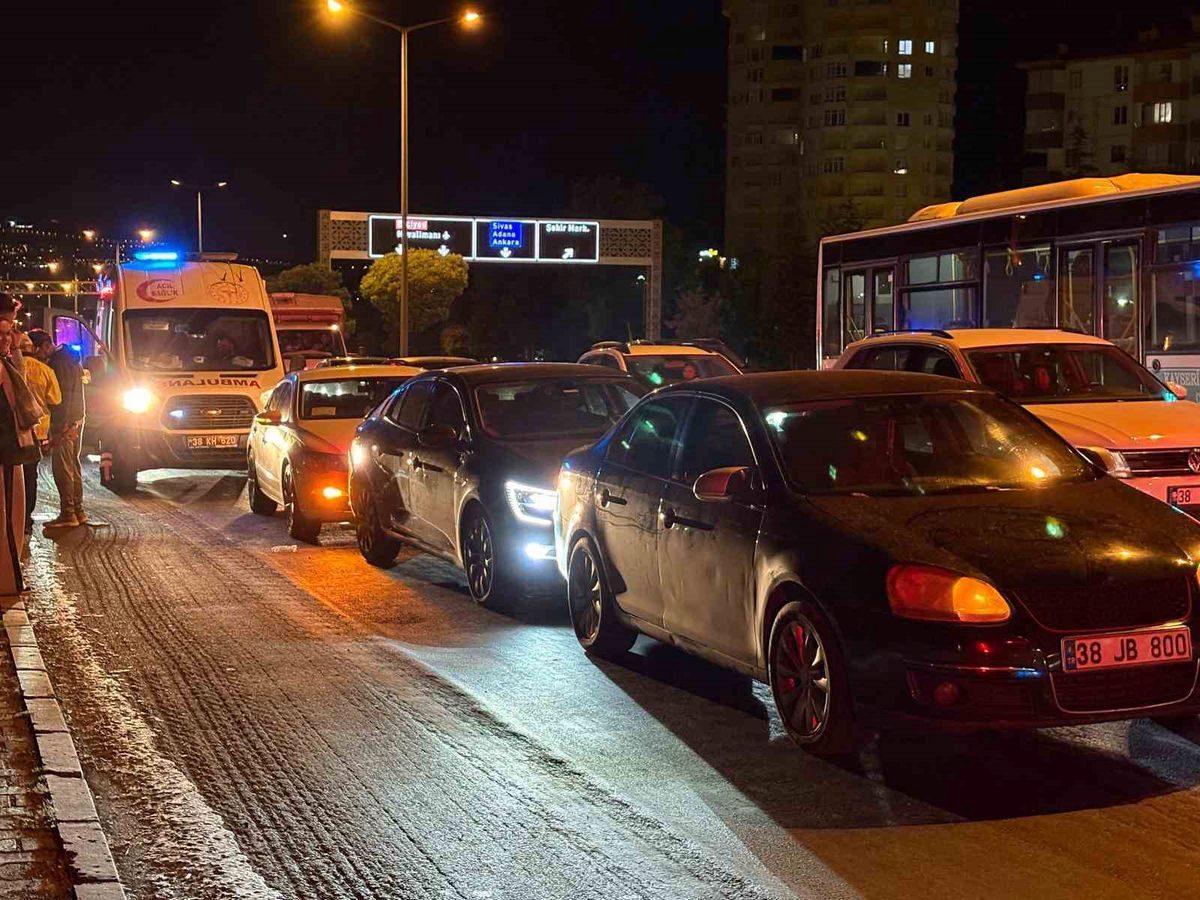 Kayseri’de 3 otomobil çarpıştı: 1 yaralı