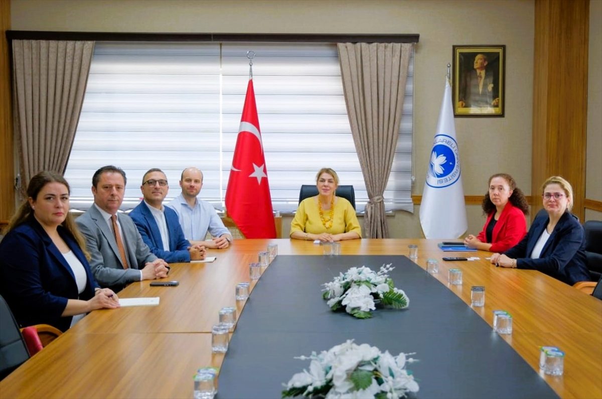 Kırklareli TSO heyetinden KLÜ Rektörü Ak'a ziyaret