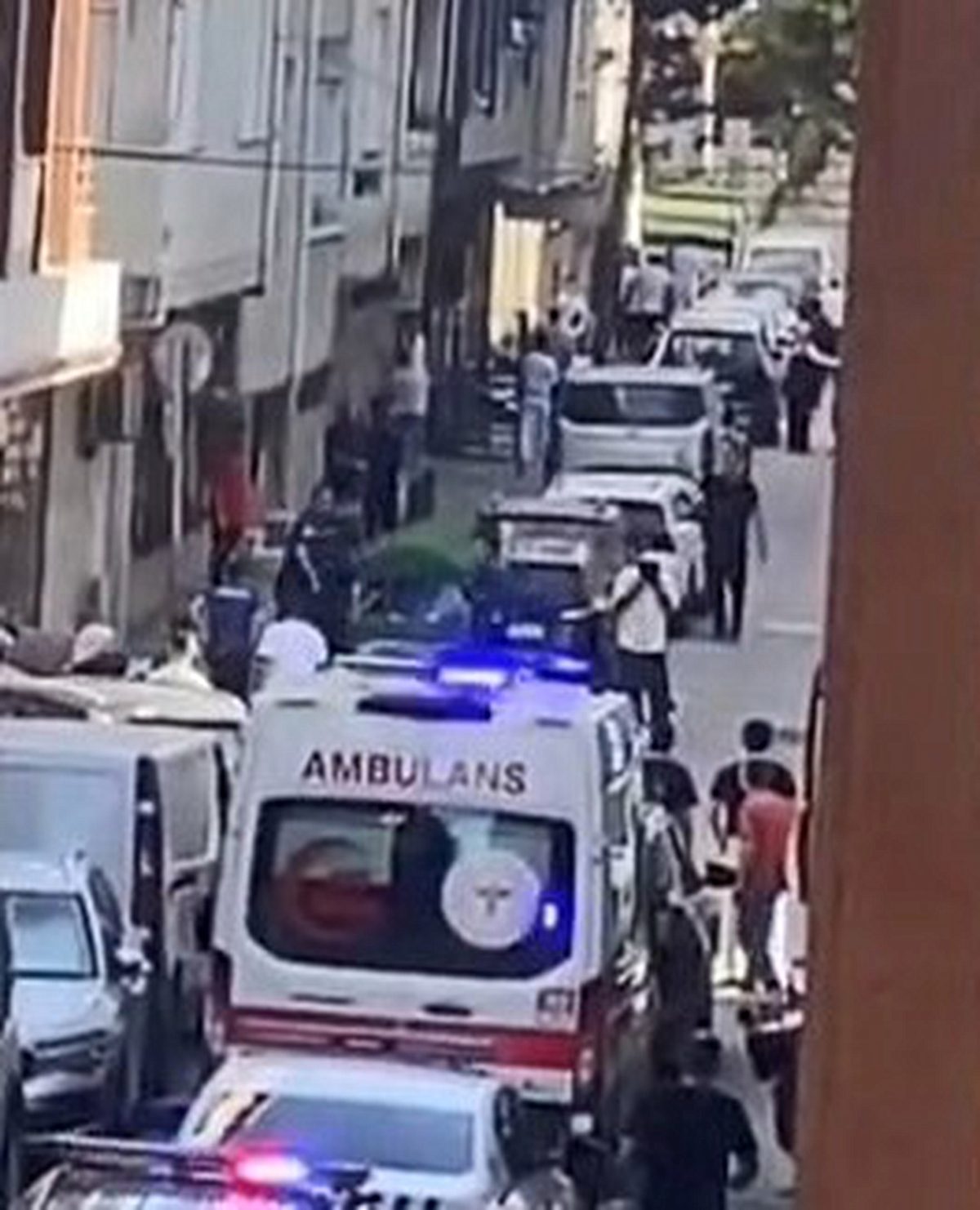 Sultangazi’de düğün öncesi gelin almada kavga; polis biber gazıyla müdahale etti