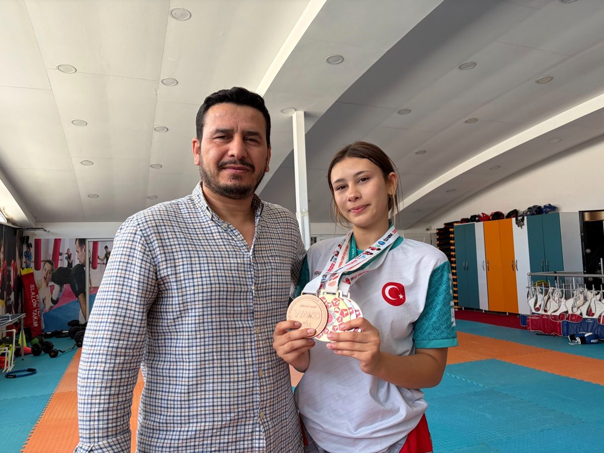 Aslı Salım, İtalya'daki 2026 Kick Boks Dünya Şampiyonası'nda bronz madalya kazandı