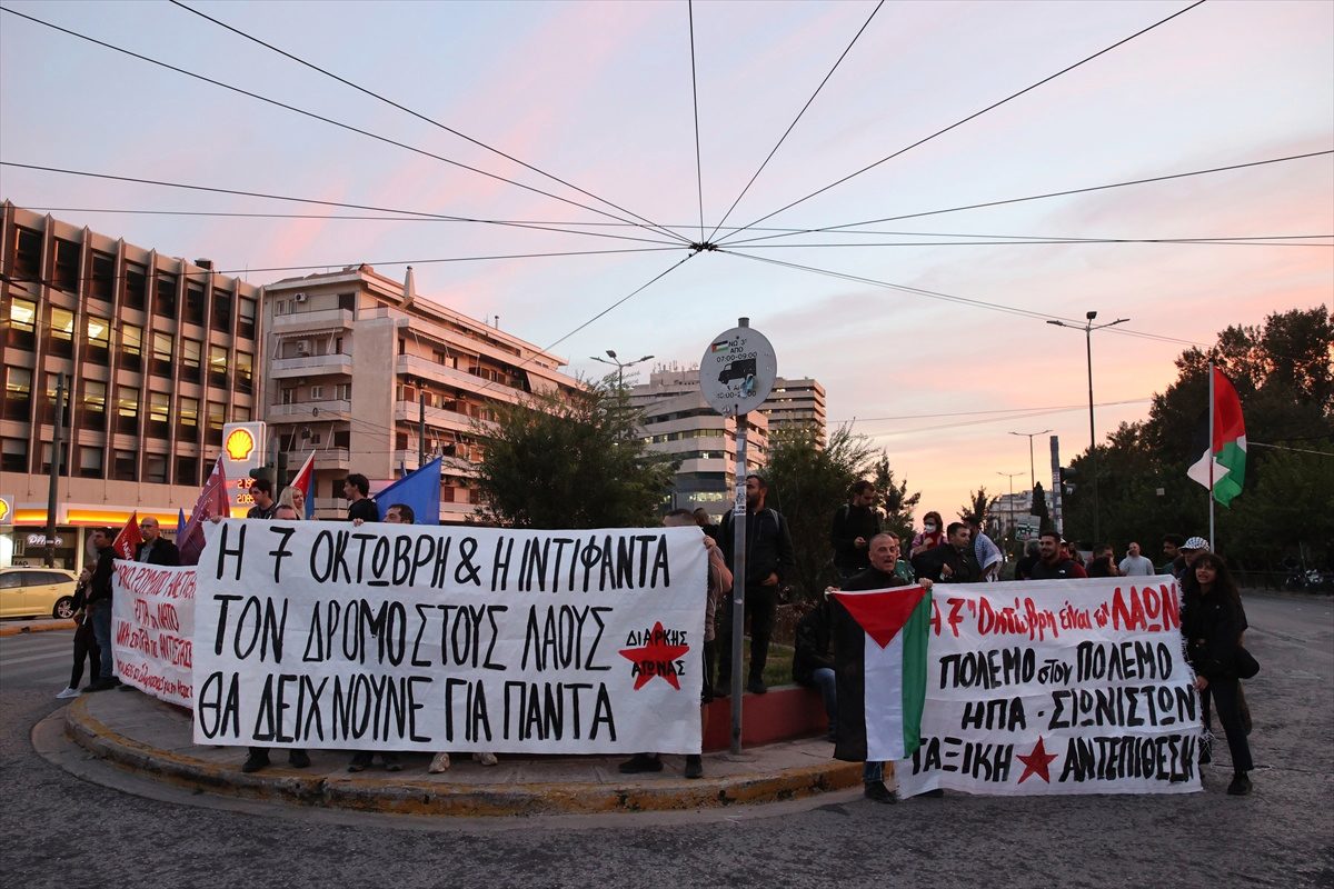 Atina'da Filistin için gösteri düzenlendi, ABD ve NATO karşıtı sloganlar atıldı