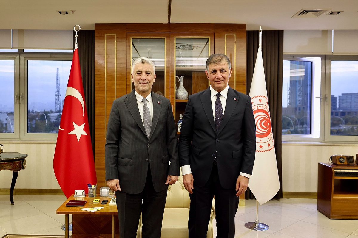 Bakan Bolat, İzmir Başkanı Tugay'ı ağırlayıp AK Parti ailesine hoş geldiniz dedi