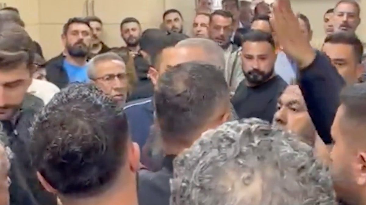 Çiğli Belediye Meclisinde gerginlik: Onur Emrah Yıldız'a su şişesi fırlatıldı