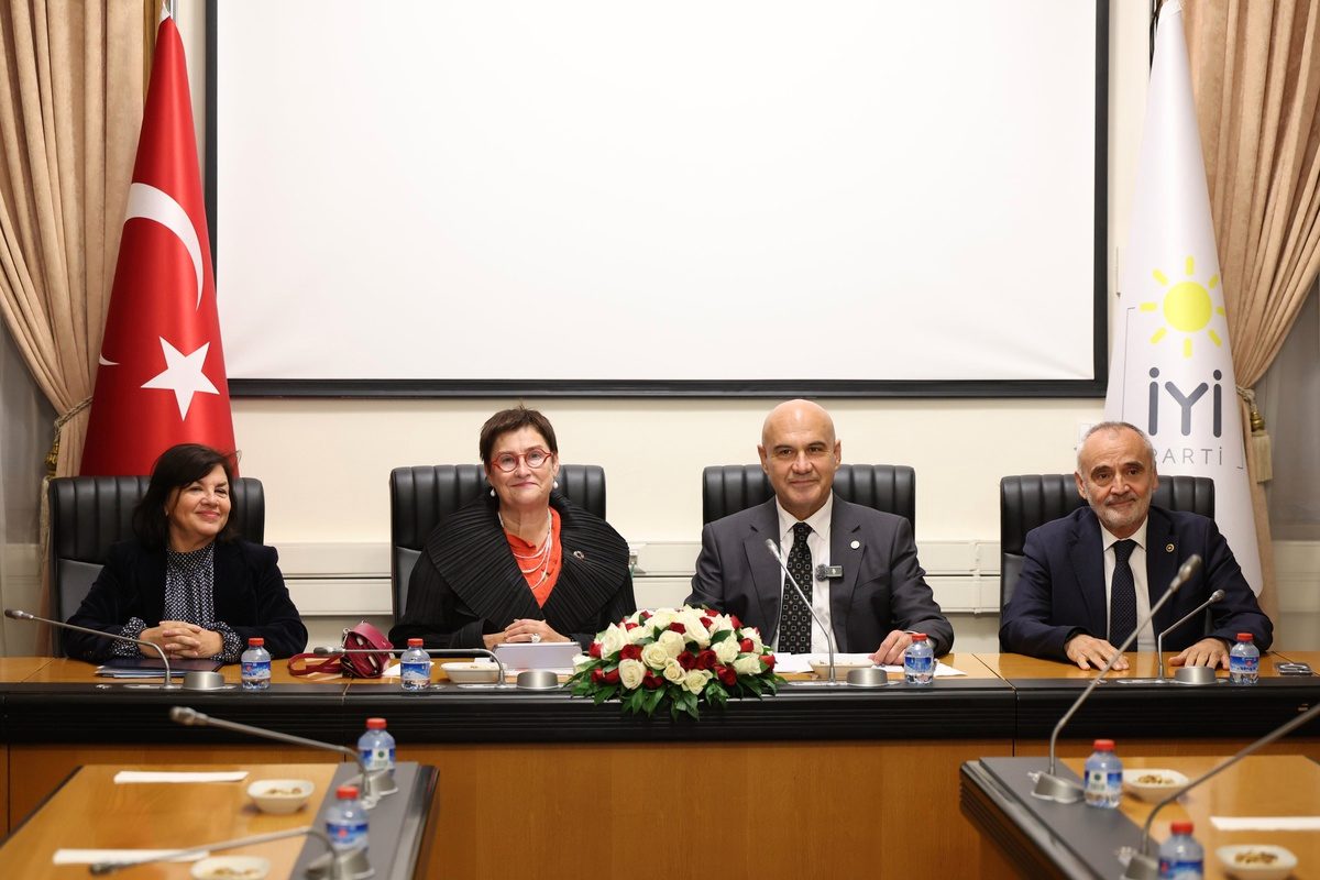 Çömez, AKPM Başkanı ve heyetinin İYİ Parti grubunda misafir edildiğini açıkladı