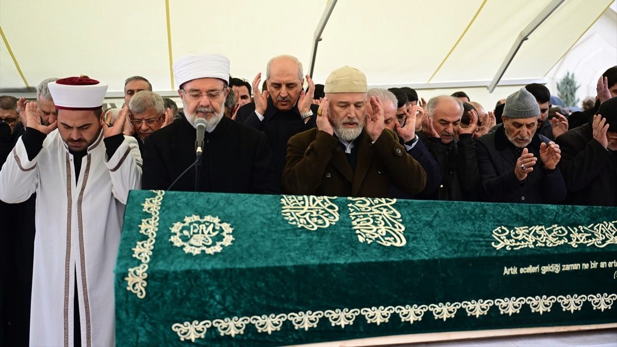 Cumhurbaşkanı Erdoğan'dan yazar Cevat Özkaya için başsağlığı mesajı