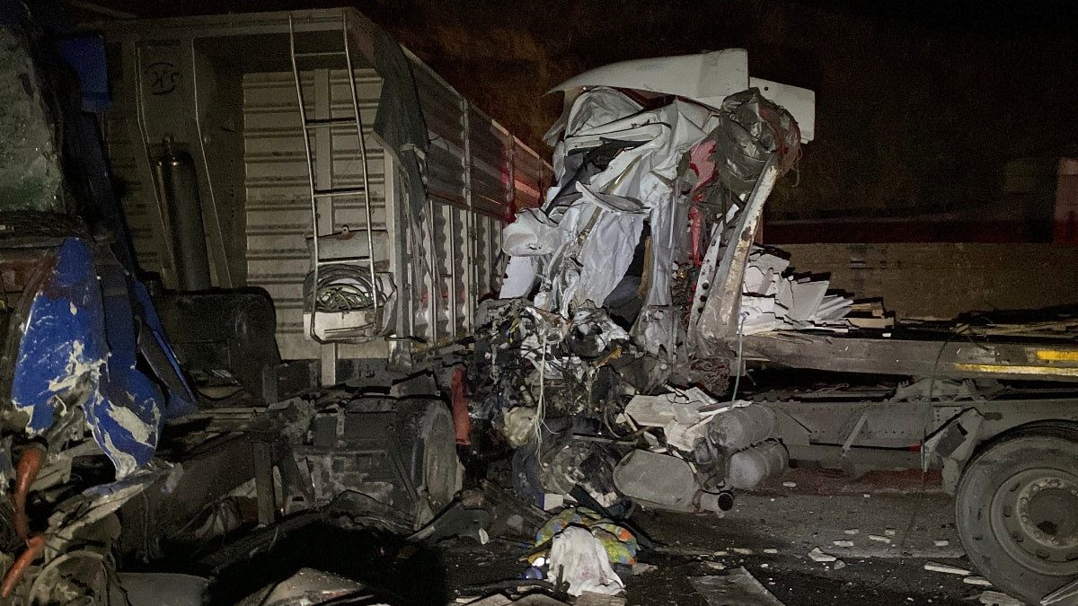 Elazığ'da 3 tır çarpıştı: 1 ölü