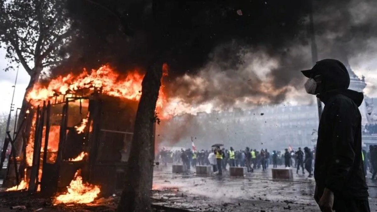Fransa'da kısmi sokağa çıkma yasağı uygulaması talimatı verildi