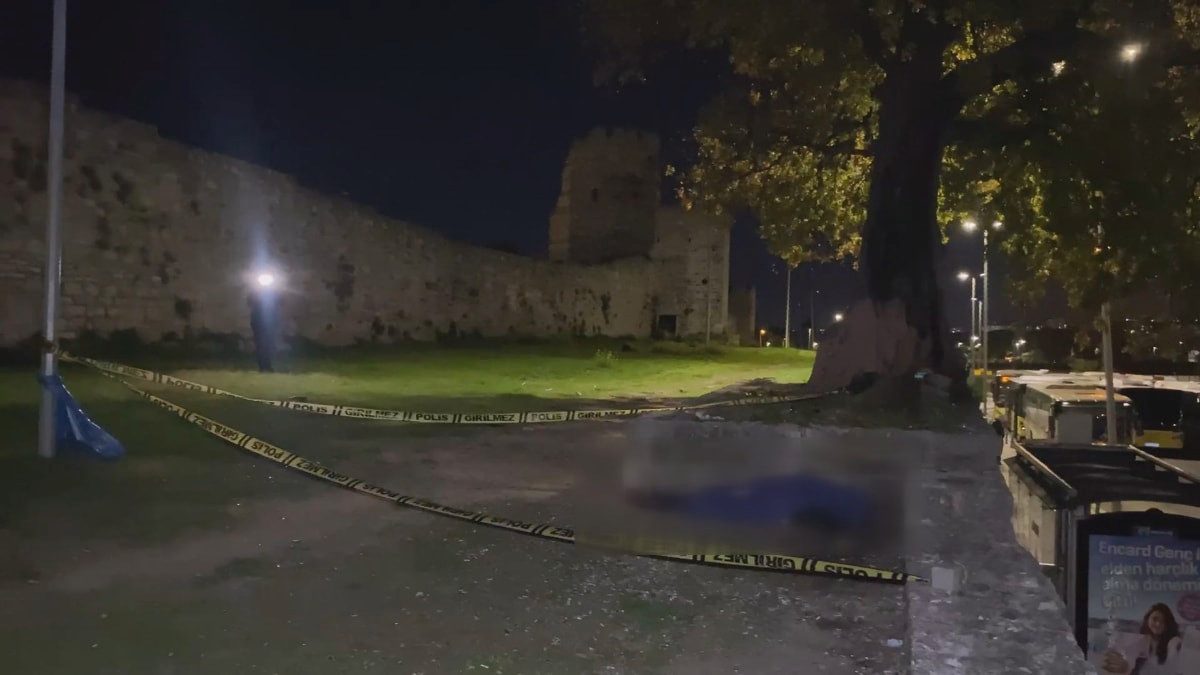 İstanbul'da surlarda erkek cesedi bulundu