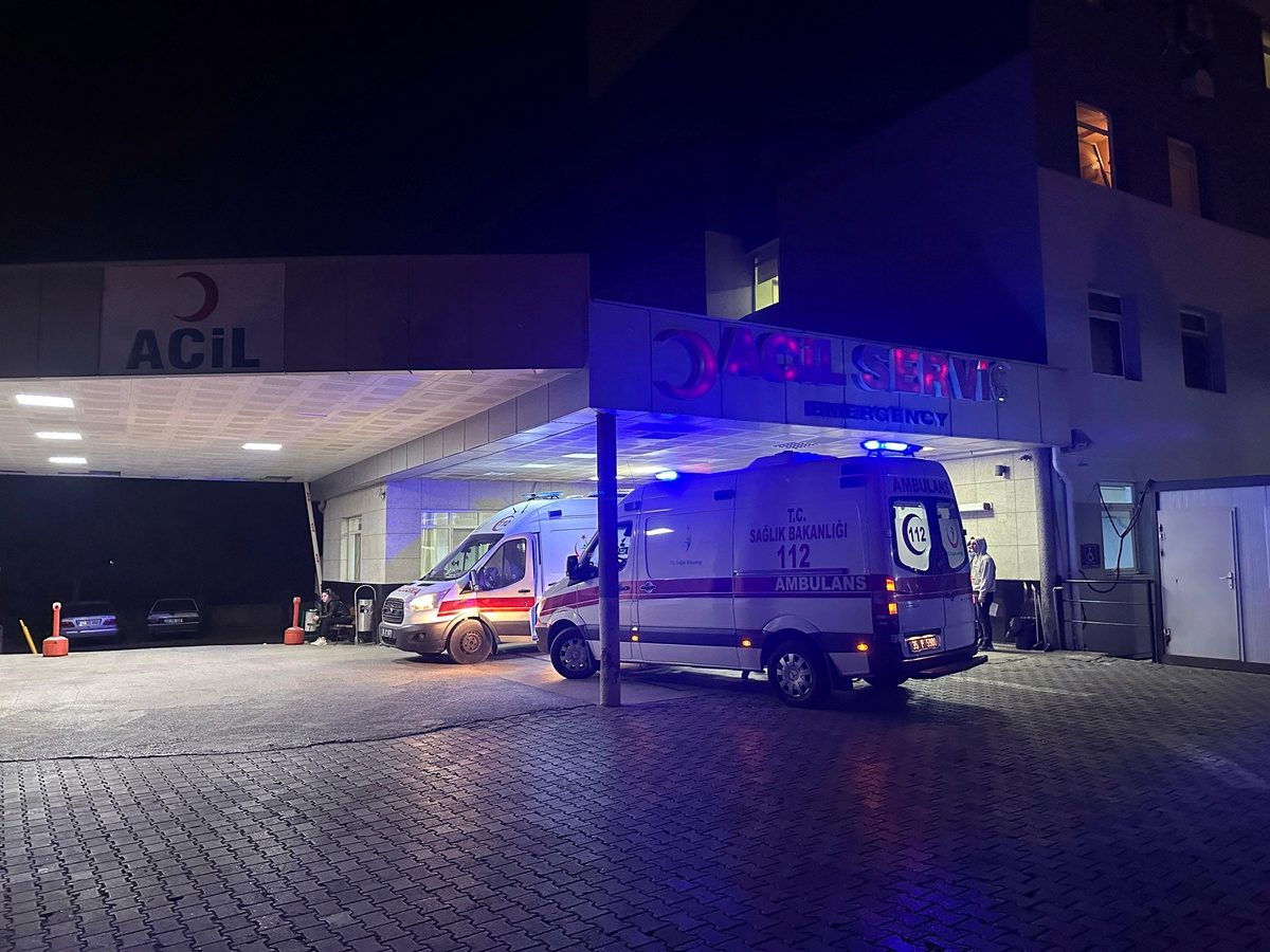 İzmir'de toplu zehirlenme şüphesi! Aynı firmanın yemeğini yiyen 80 işçi hastanelik oldu