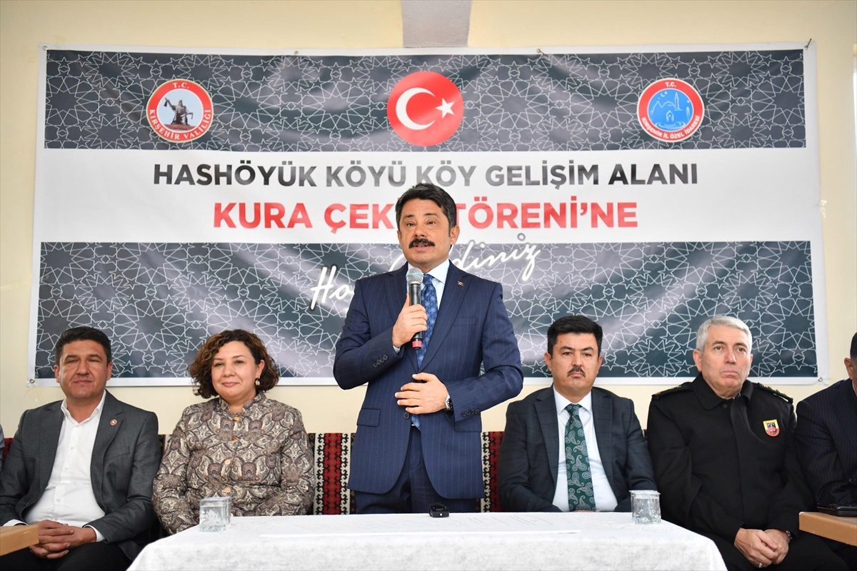 Kırşehir Hashöyük'te yeni yerleşim kurasında 46 tapu hak sahiplerine teslim edildi