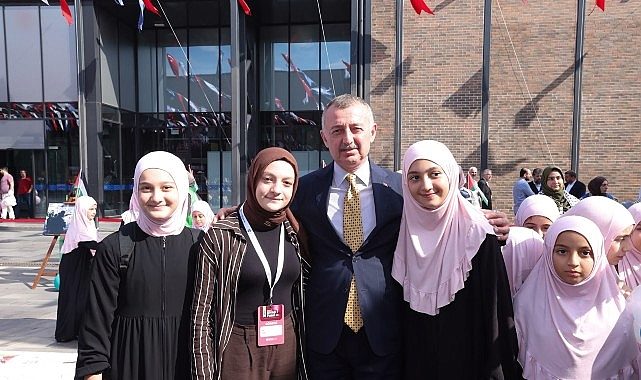 Kocaeli Kitap Fuarı'nda Filistin'e destek: "Nehirden denize özgür Filistin!"
