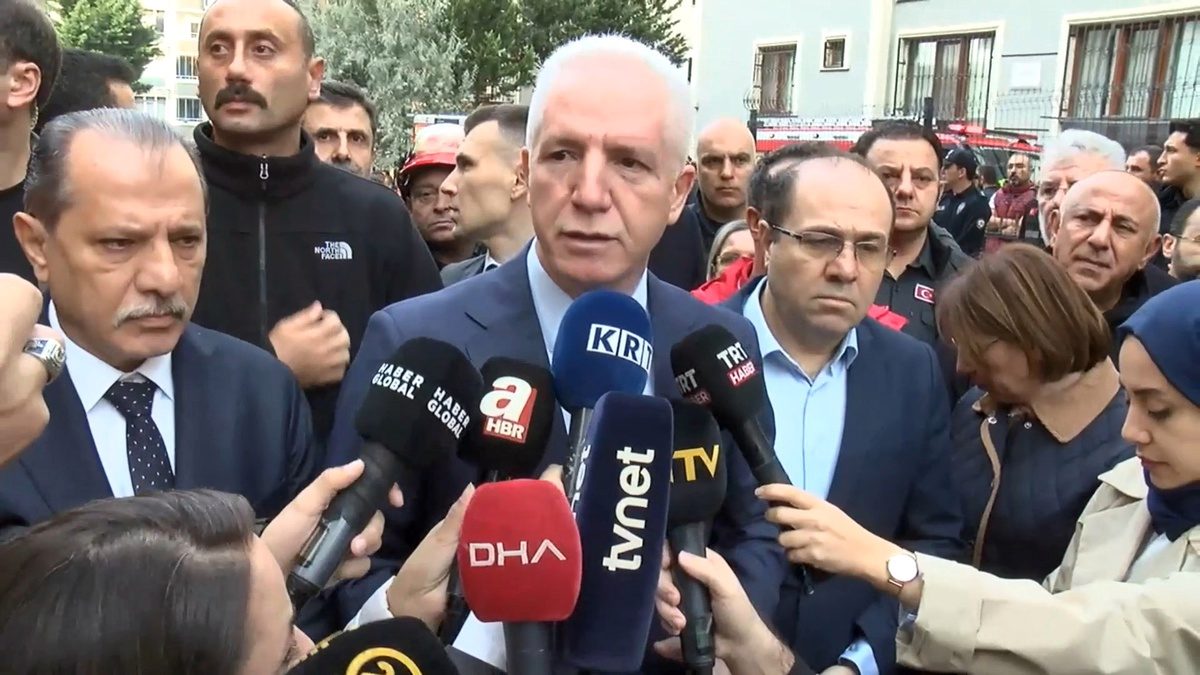 Maltepe'de ilk 3 katı çöken binada 5 kişi kurtarıldı, 3 kişi aranıyor