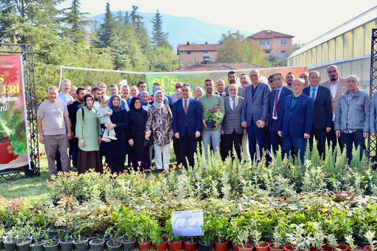 TOGÜ projesiyle Tokat'ta 13 üreticiye 3 bin 900 süs bitkisi fidanı verildi